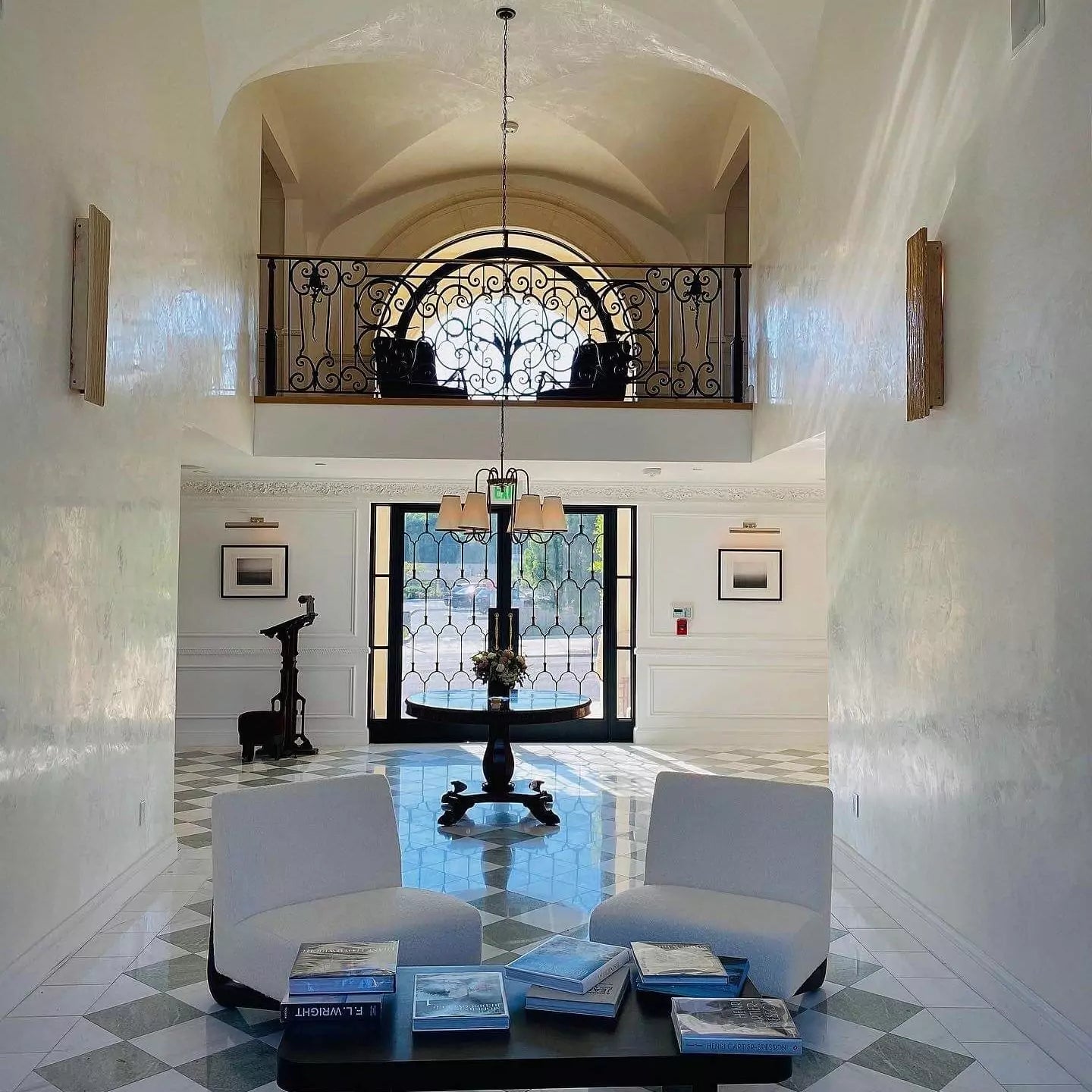 Country Club Lobby Stucco Lamundo